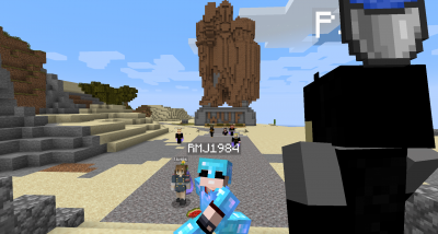 2020-09-19_14.33.43.png (1.13 MiB) Viewed 3430 times Wufei lavede nogle store byggerier, her kigges på et monument i dirt.